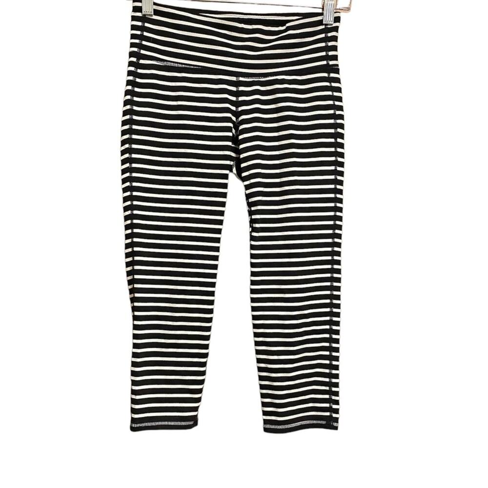 Athleta Stripes Chatarunga Capri Leggings Black and White Striped Size Small